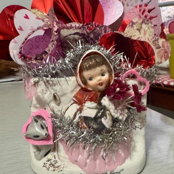 Vintage Valentine Ceramic Figurine with Red and Pink- Red Ridinghood - Picture 2 of 8